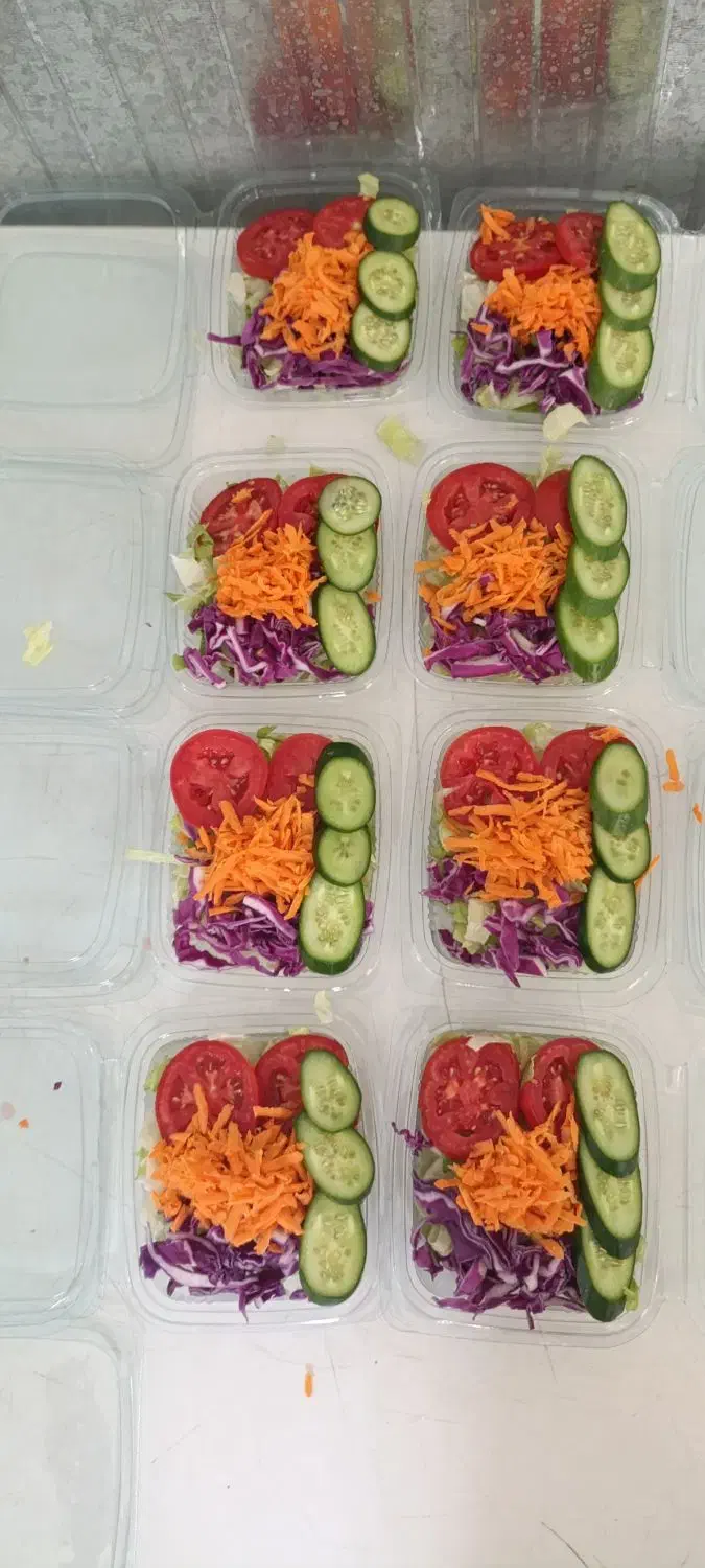 خانم جهت کاردراشپزخانه نیازمندیم|استخدام خدمات فروشگاه و رستوران|بافق, |دیوار