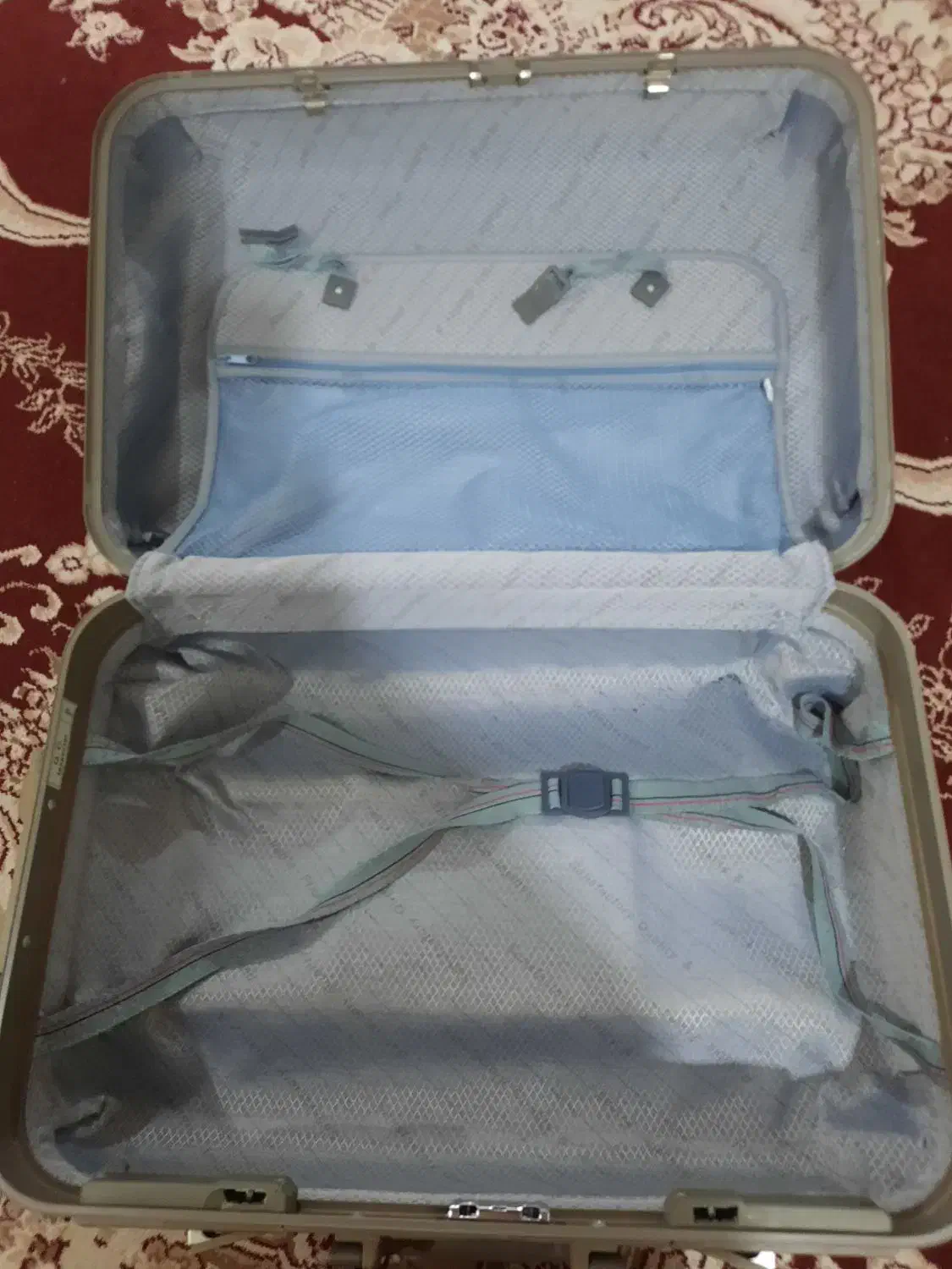 چمدان|کیف، کفش، کمربند|شاهینشهر, نظامی|دیوار