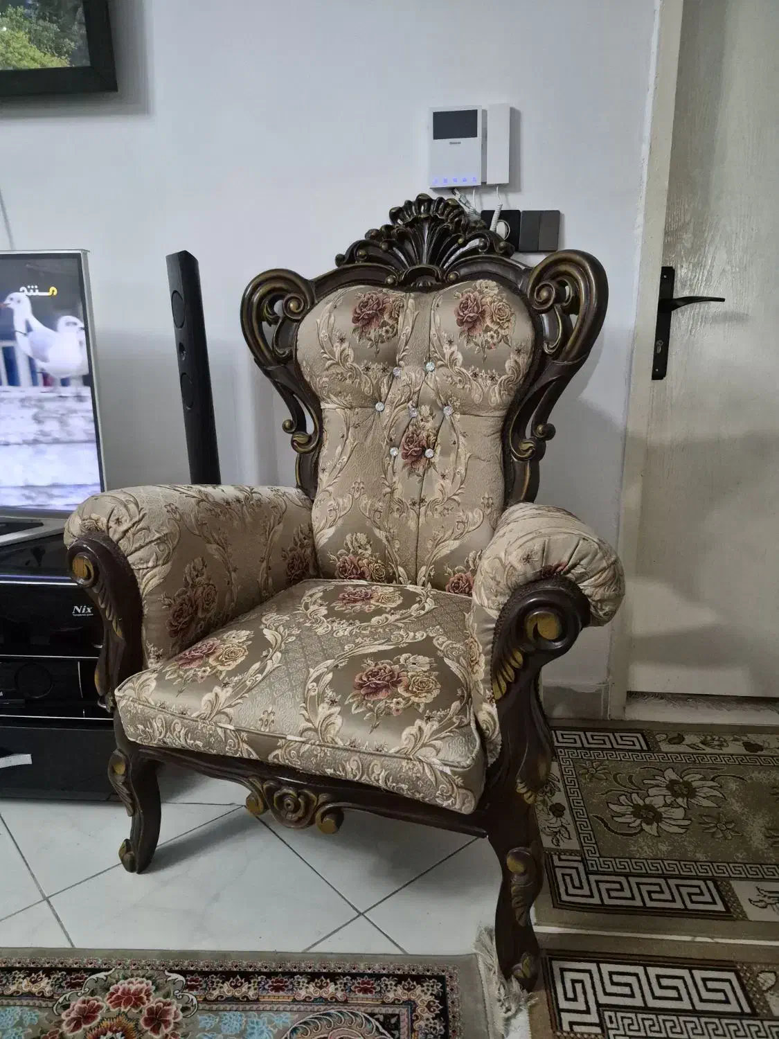 مبل ۹ نفره سلطنتی به همراه ۳ میز|مبلمان خانگی و میز عسلی|رباطکریم, رباطکریم|دیوار