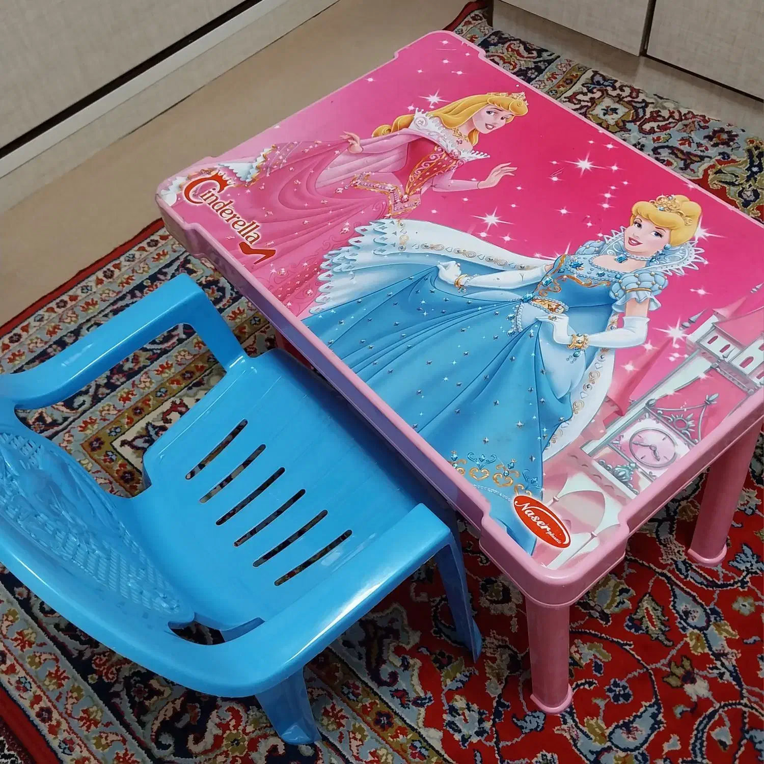 میز تحریر پلاستیک بچه دانش آموزی|اسباب و اثاث بچه|مراغه, |دیوار