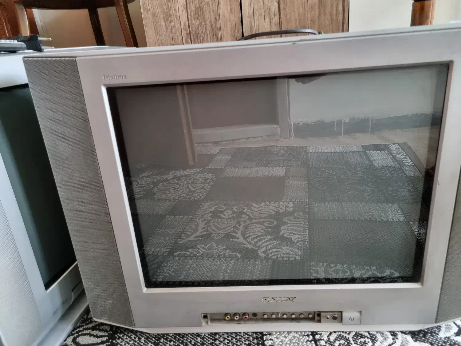 دو تلویزیون ۲۱ اینچ سونی و توشیبا|تلویزیون و پروژکتور|بروجرد, |دیوار