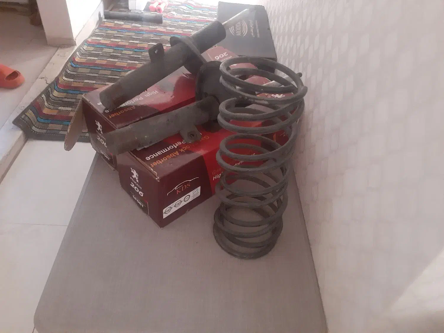 کمک فنر وچراغ جلو پژو ۲۰۶|قطعات یدکی و لوازم جانبی|پردیس, فاز ۱|دیوار