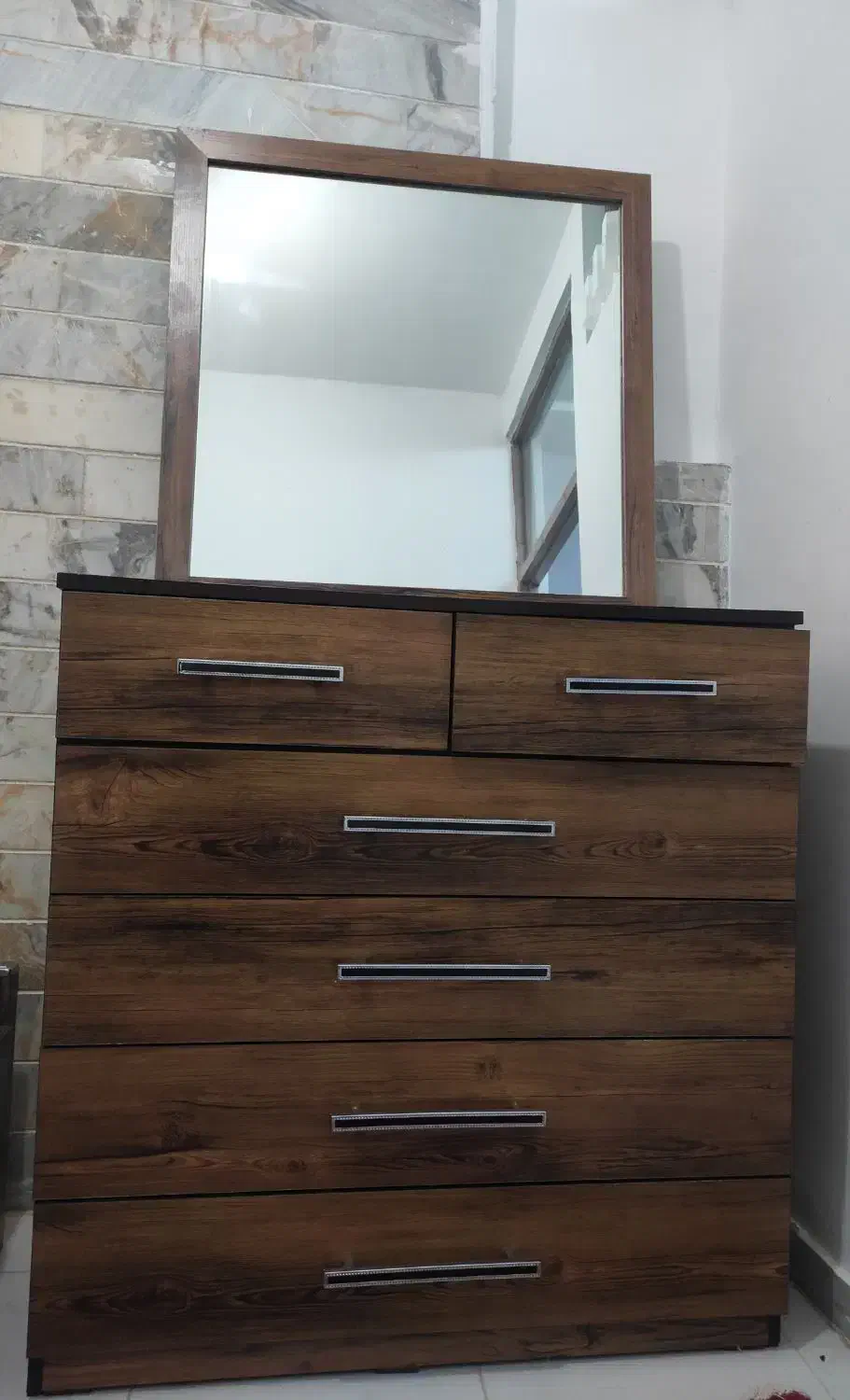 سرویس خواب +دراور و آیینه (ب دلیل مهاجرت)|تخت و سرویس خواب|رشت, چله خانه|دیوار