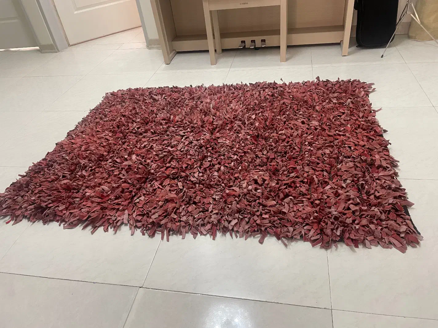 فرش چرم قرمز و فرش دستباف رنگی|فرش|کرج, جهانشهر|دیوار