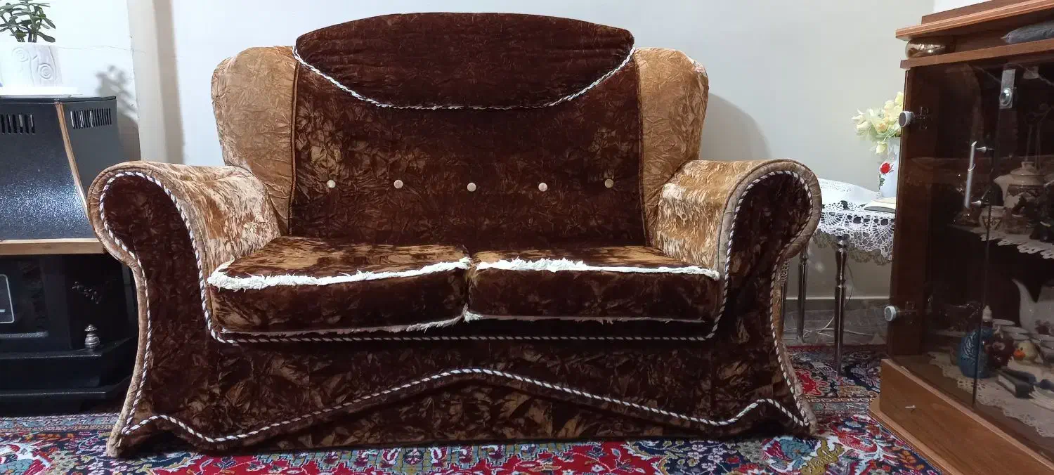 مبل راحتی ۷ نفره تمیز و خوش نشین|مبلمان خانگی و میز عسلی|تهران, آهنگ|دیوار