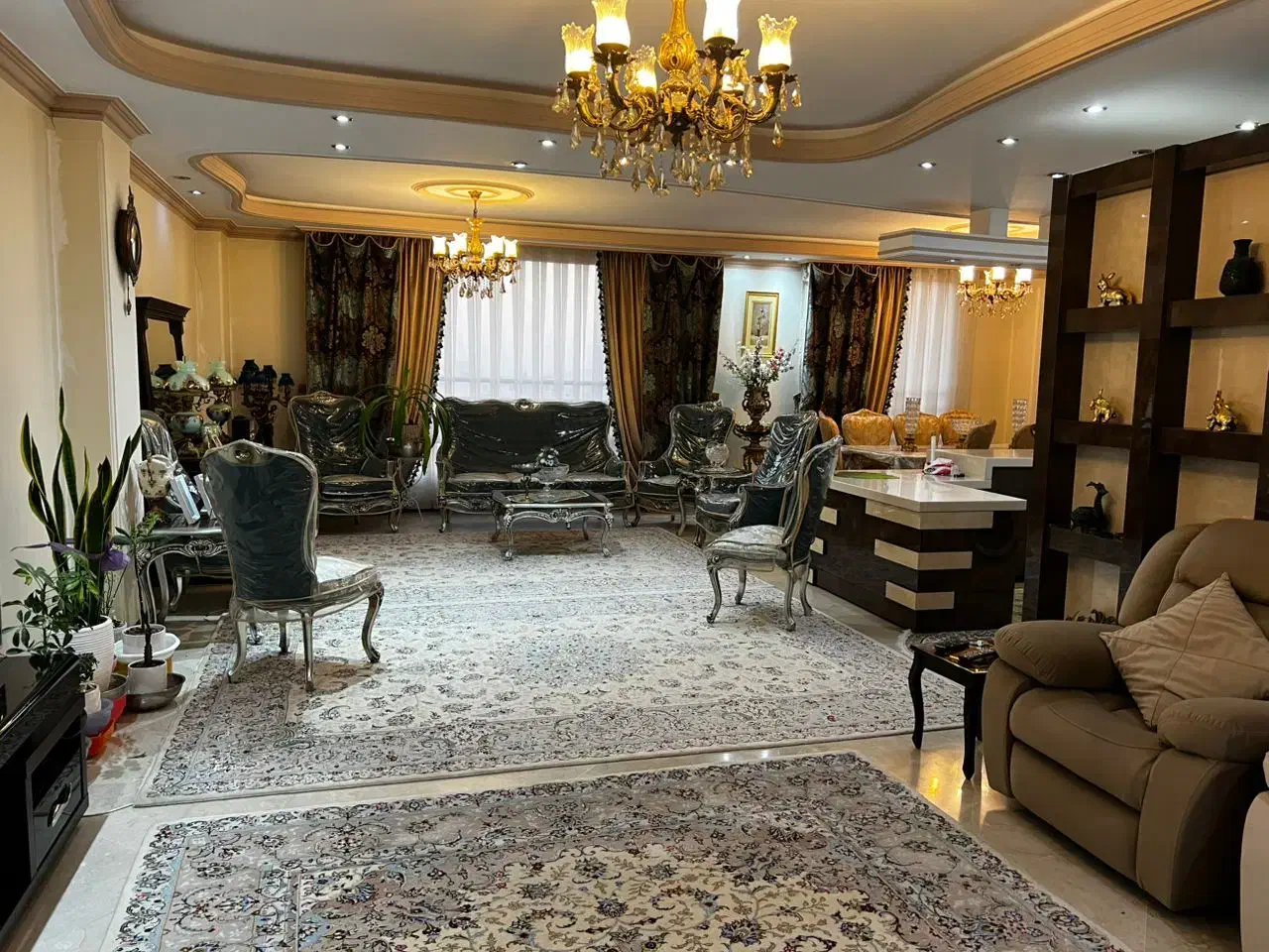 ۱۷۰ متر تک واحدی ۳ پارکینگ سندی لوکیشن طلایی