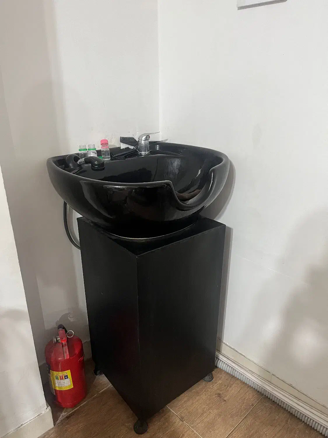 سرشور|آرایشگاه و سالنهای زیبایی|صومعهسرا, |دیوار