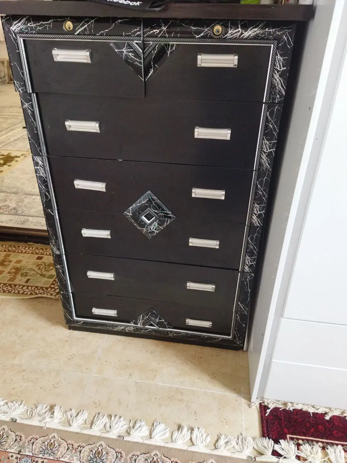 دراور|جاکفشی، کمد، دراور|صحنه, |دیوار