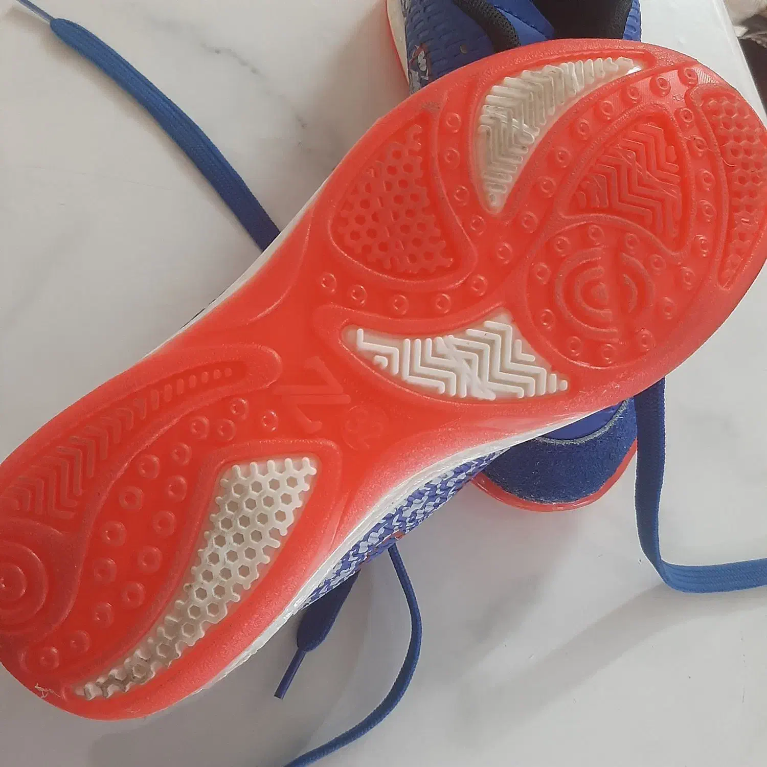 کفش فوتبال سالنی سایز۳۲|کفش و لباس بچه|قزوین, |دیوار