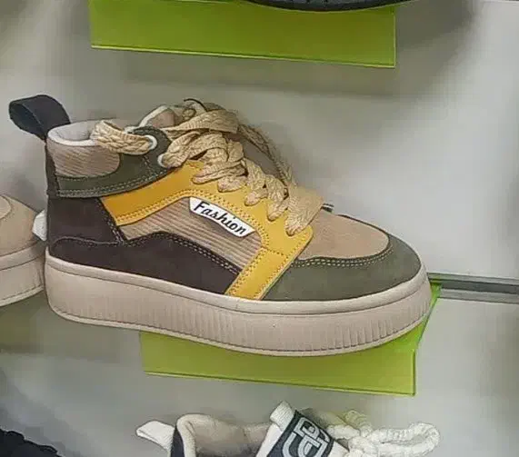 نیم پوت|کیف، کفش، کمربند|نورآباد, |دیوار