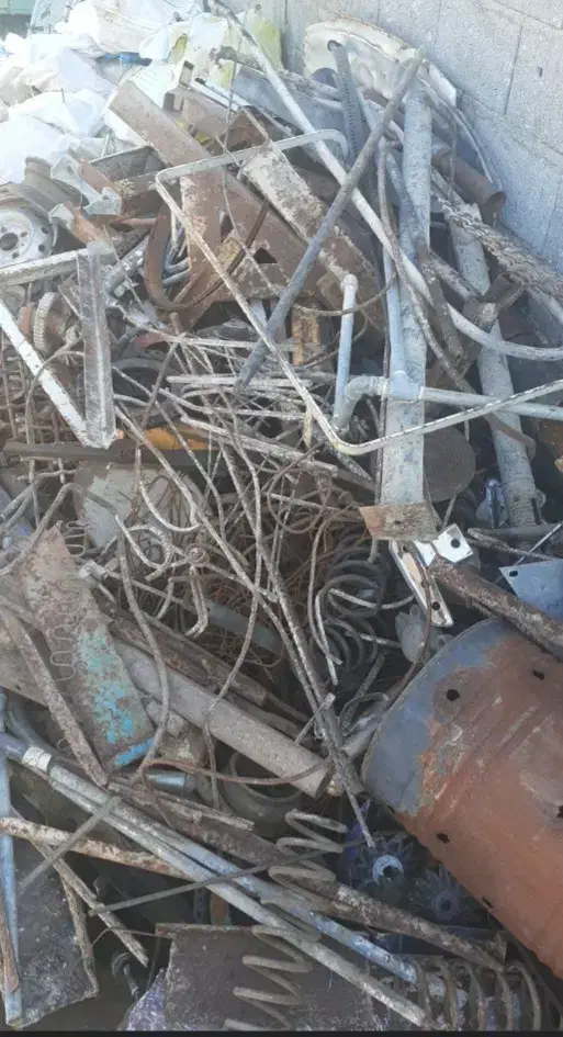 خرید ضایعات آهن قیمت 19000 و ضایعات رنگی|خدمات پیشه و مهارت|قروه, |دیوار