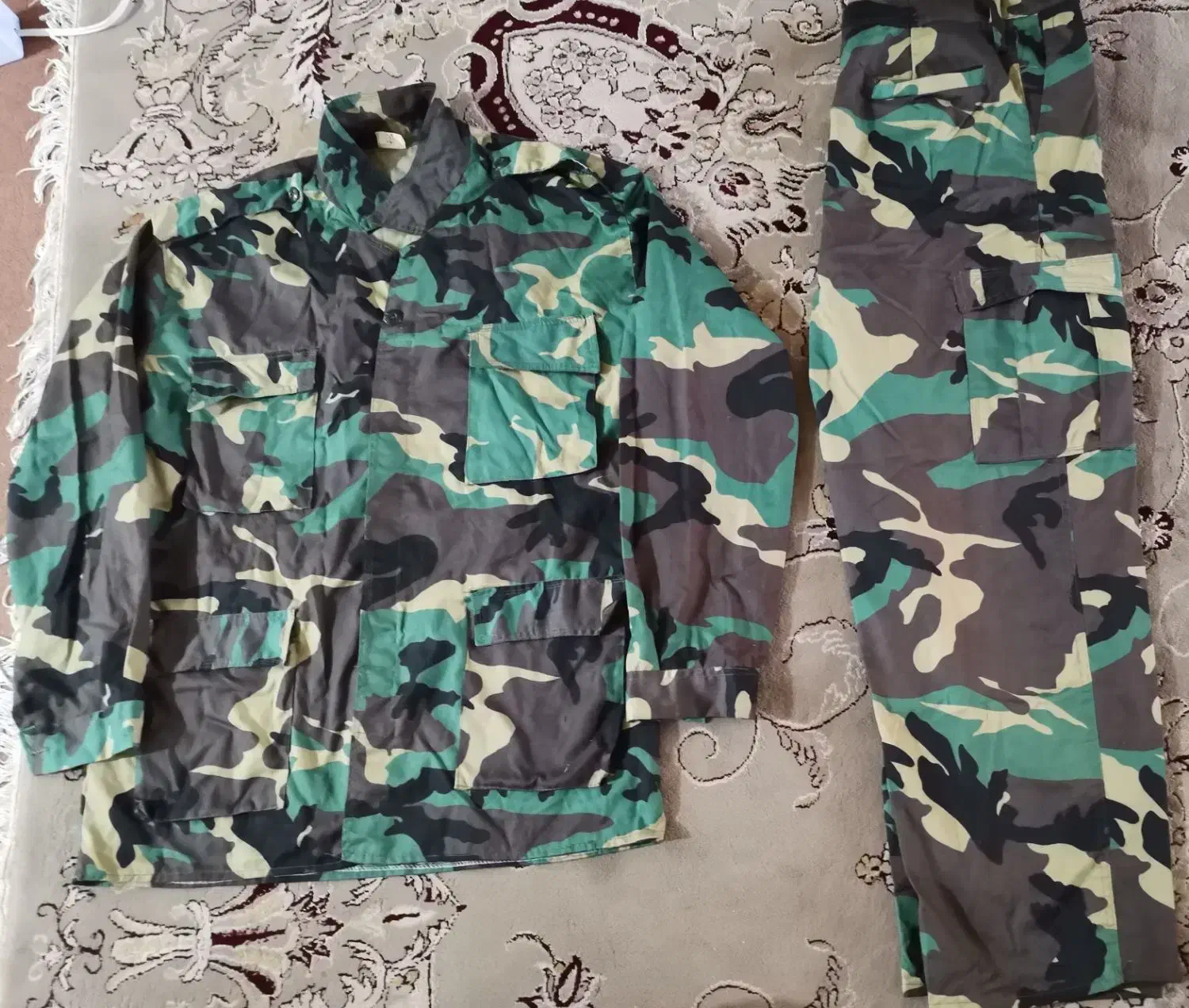 لباس نظامی|لباس|بیستون, |دیوار