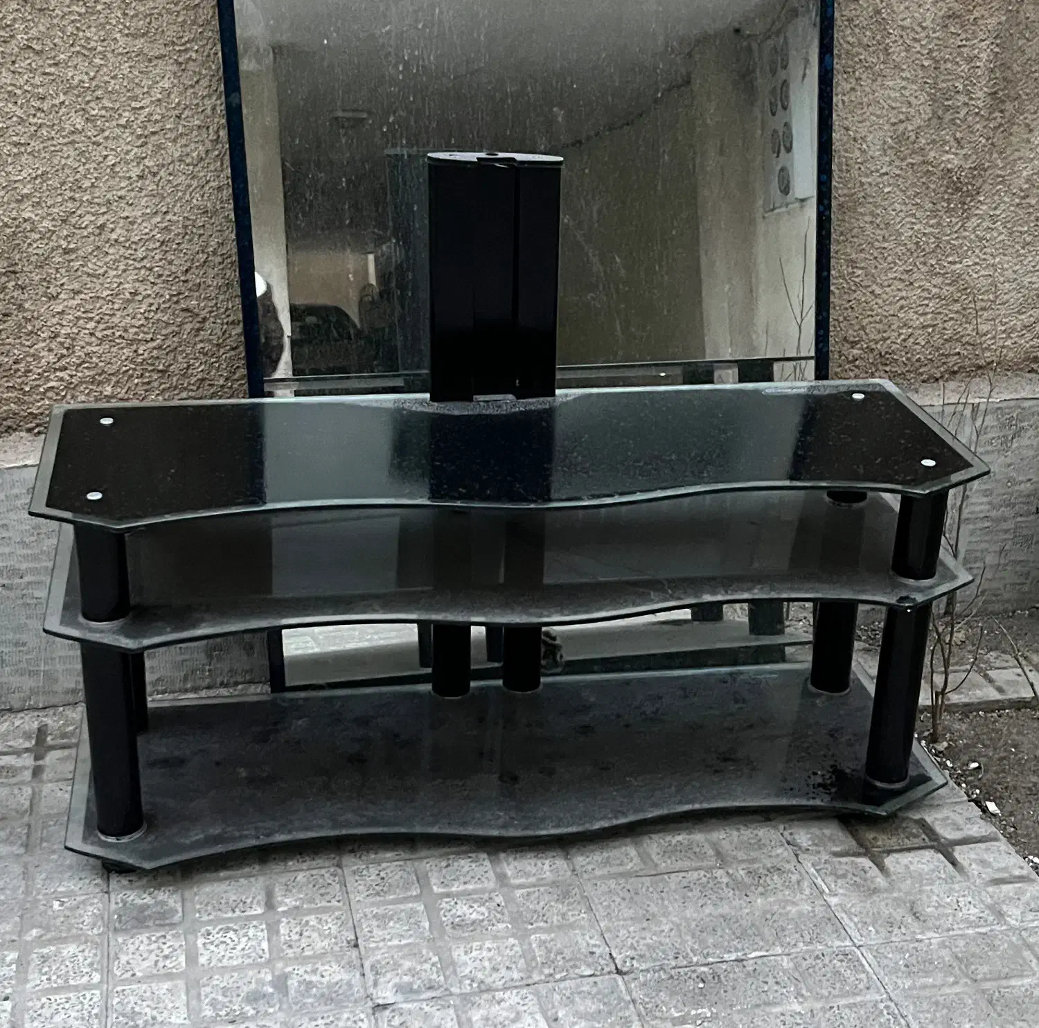 میز تلوزیون|میز تلویزیون|اندیشه, اندیشه فاز ۱|دیوار