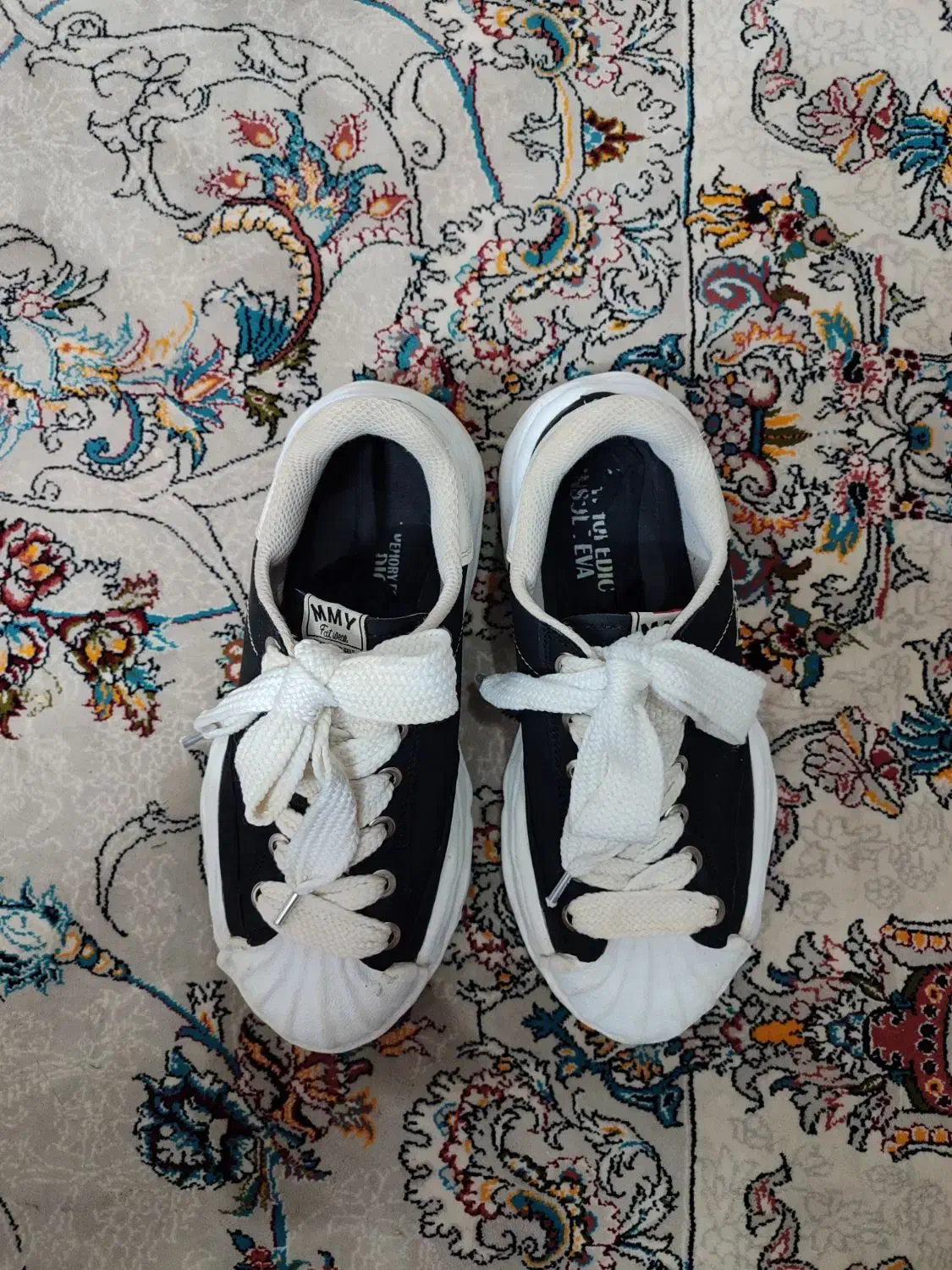 کفش|کیف، کفش، کمربند|تربت‌حیدریه, پارک پرستار|دیوار