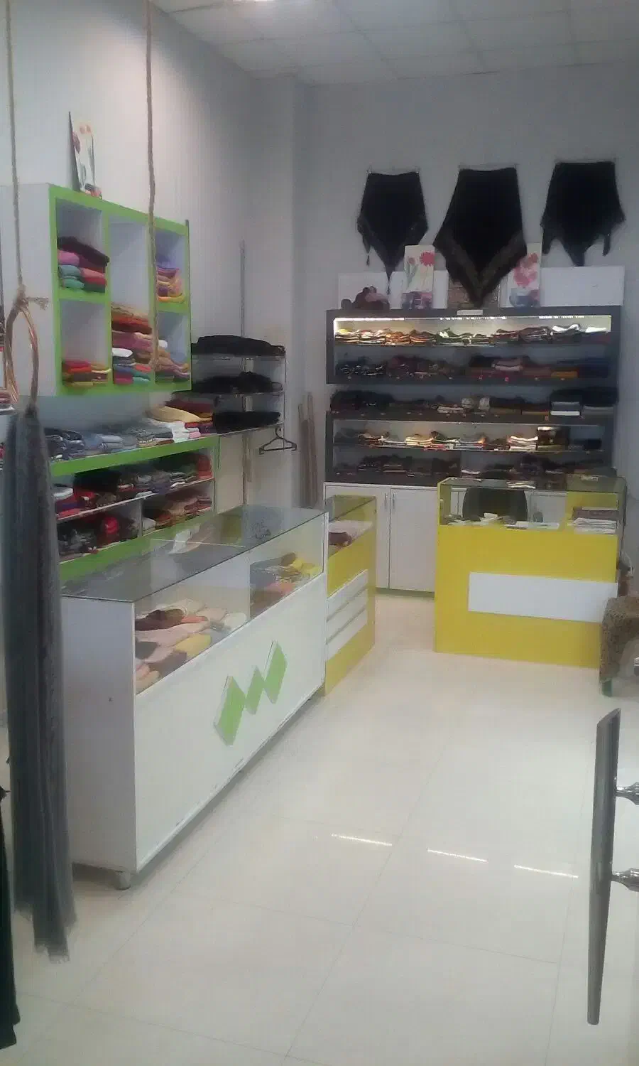 واگذاری کلیه اجناس و دکوراسیون گالری شال و روسری|فروشگاه و مغازه|شیروان (خراسان), |دیوار