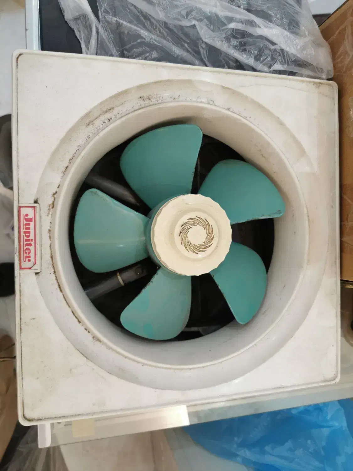 هواکش اصلی قدیمی|پنکه و تصفیهکنندهٔ هوا|تهران, نیروی هوایی (پیروزی)|دیوار