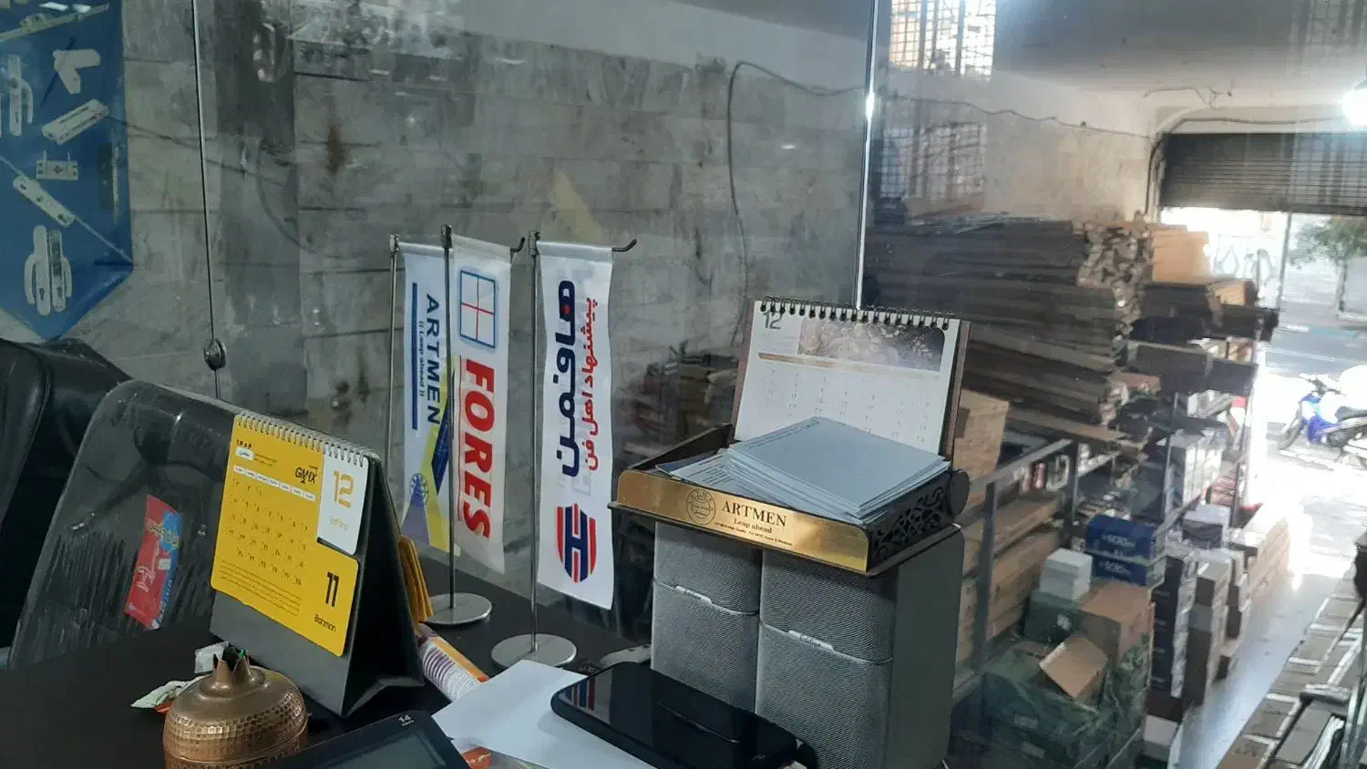 نیروی کار برای فروشگاه یراق|استخدام خدمات فروشگاه و رستوران|تهران, بلورسازی|دیوار