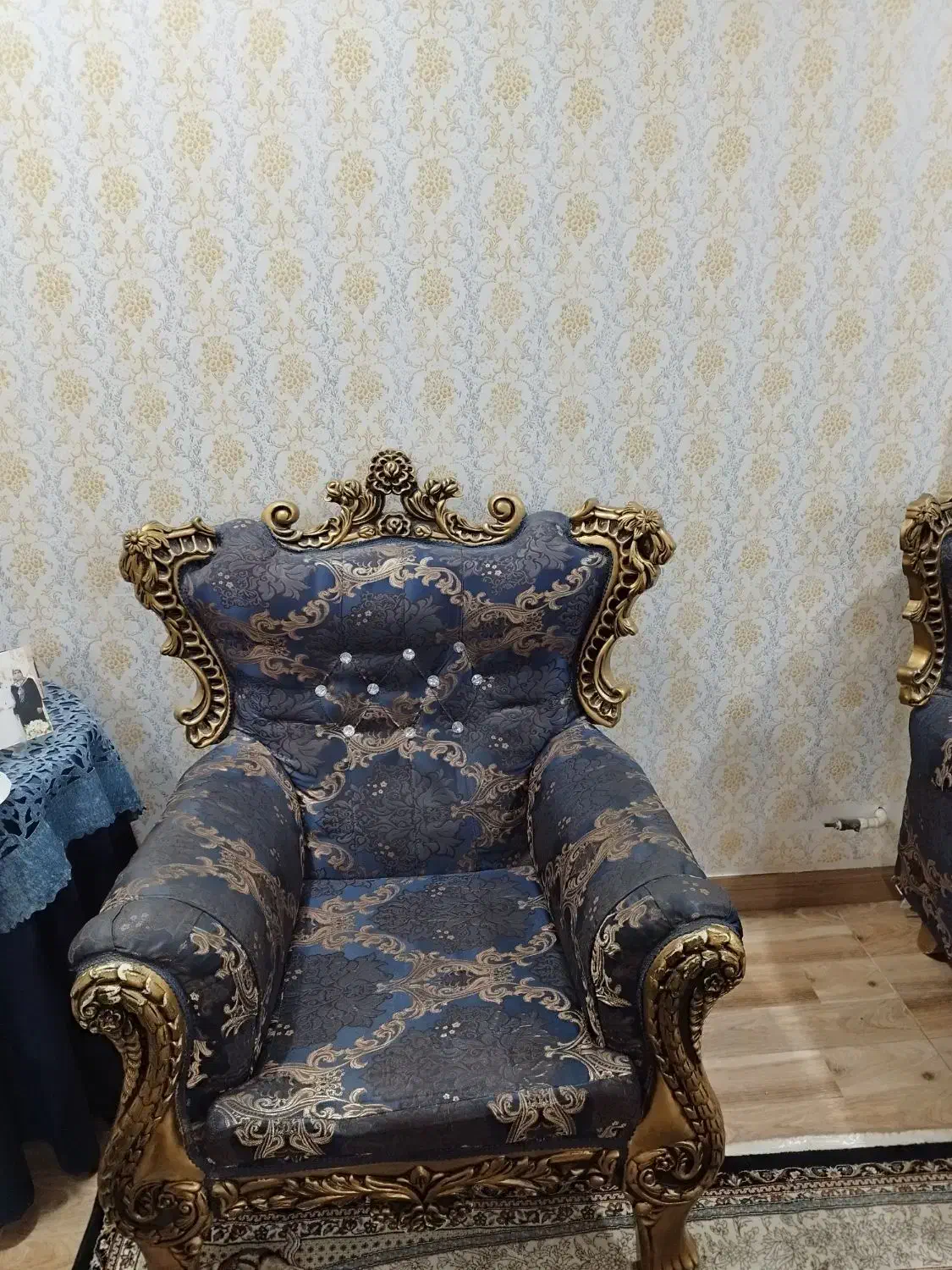 مبل سلطنتی ۷ نفره بهمراه سه عدد میز عسلی|مبلمان خانگی و میز عسلی|آستانه اشرفیه, |دیوار