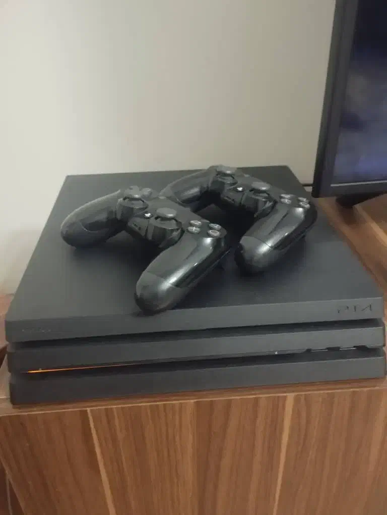 یک ترا کپی خور حرفه ای دو دسته PS4 pro|کنسول، بازی ویدئویی و آنلاین|تهران, مهران|دیوار