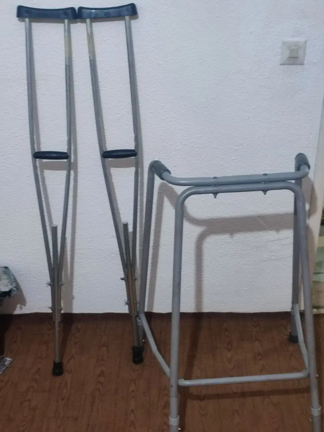 واکر و عصا|پزشکی|پاکدشت, پاکدشت (مامازند)|دیوار