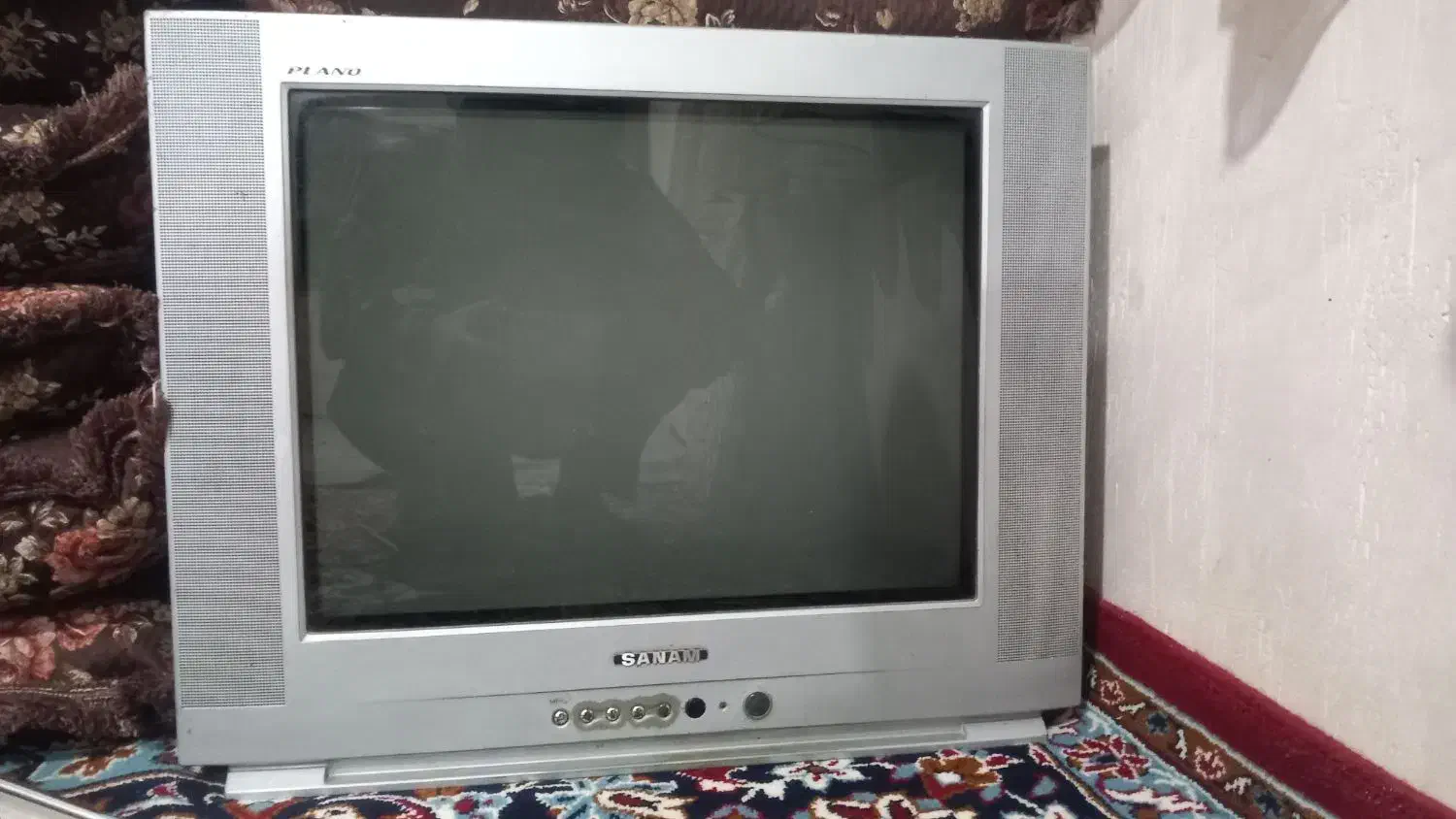 دو عدد تلویزیون|تلویزیون و پروژکتور|خاوه, |دیوار