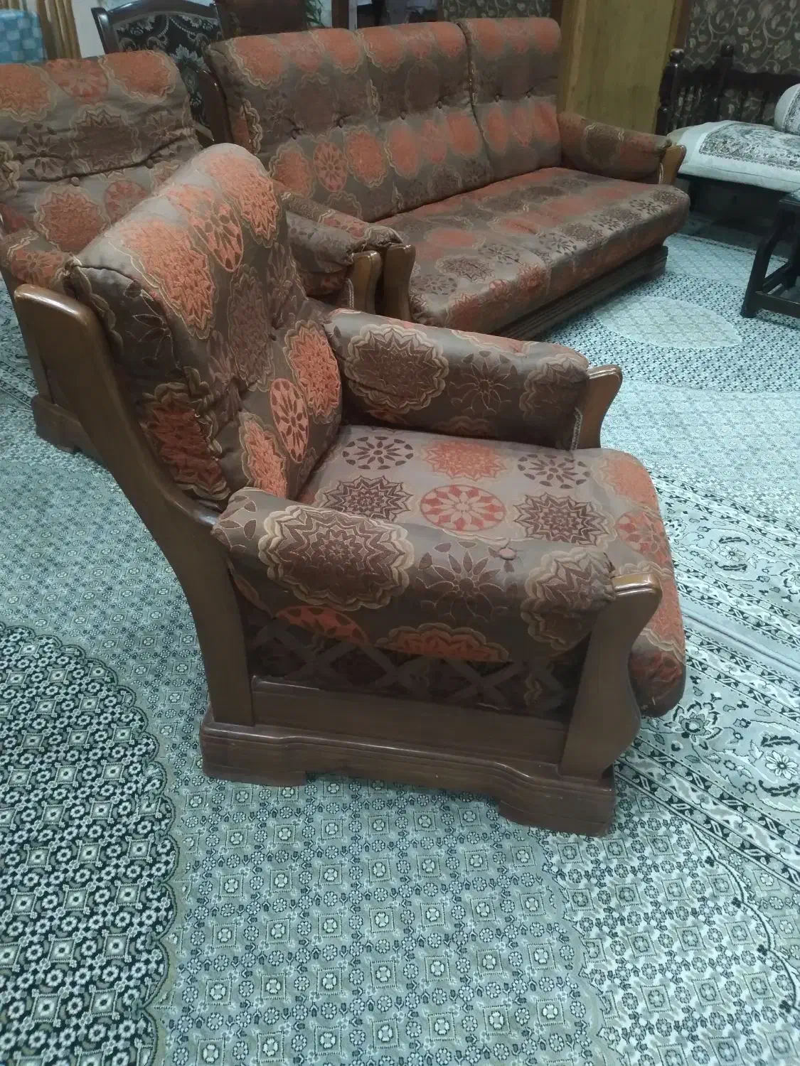 مبل ۷ نفره|مبلمان خانگی و میز عسلی|شاهین‌شهر, حافظ جنوبی|دیوار