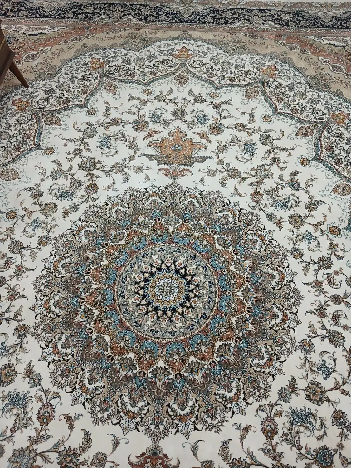 فرش ۱۲ متری|فرش|اندیشه, اندیشه فاز ۱|دیوار