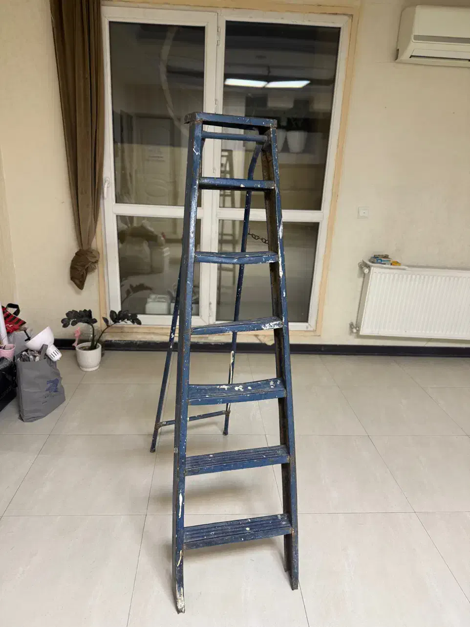 نردبان|ابزارآلات|شهریار, شهریار|دیوار