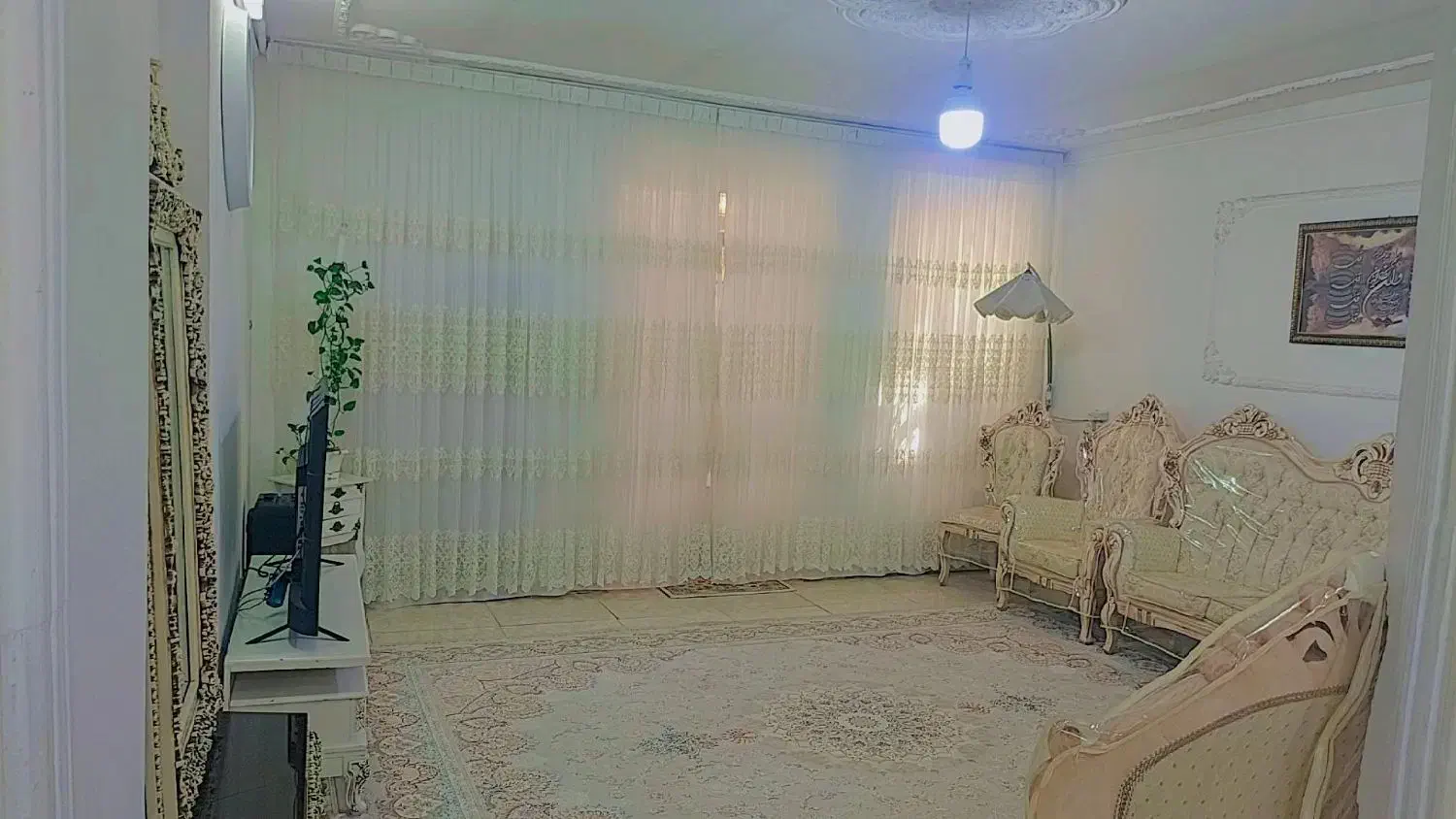 مبل سلطنتی 9نفره به همراه کاور نو .. میزتلویزیون.|مبلمان خانگی و میز عسلی|نیشابور, رحمت آباد|دیوار