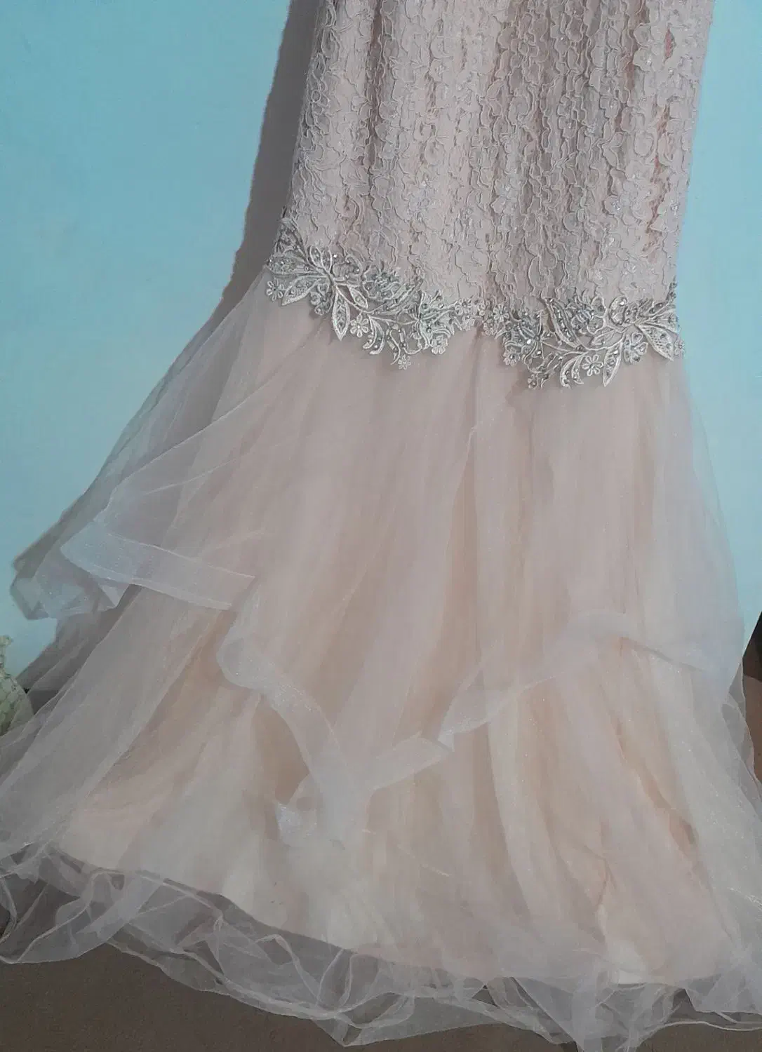 یک عدد لباس مجلسی دون زیبا عروسی فروش داریم|لباس|شاهین دژ, |دیوار