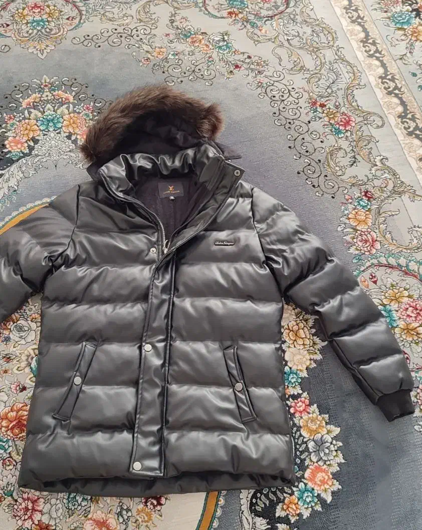 کاپشن|لباس|اهر, |دیوار