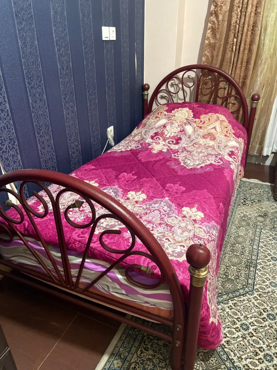 تخت یک نفره به همراه تشک|تخت و سرویس خواب|ساری, |دیوار