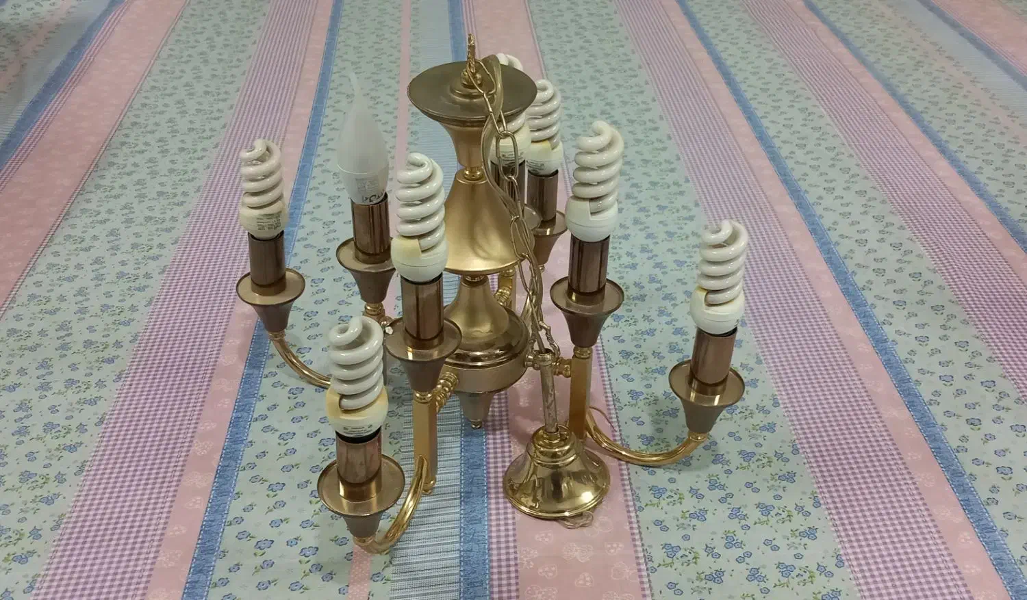 فروش تعدادی لوازم منزل به علت جا به جایی|لوستر و چراغ آویز|اصفهان, آهنگران|دیوار