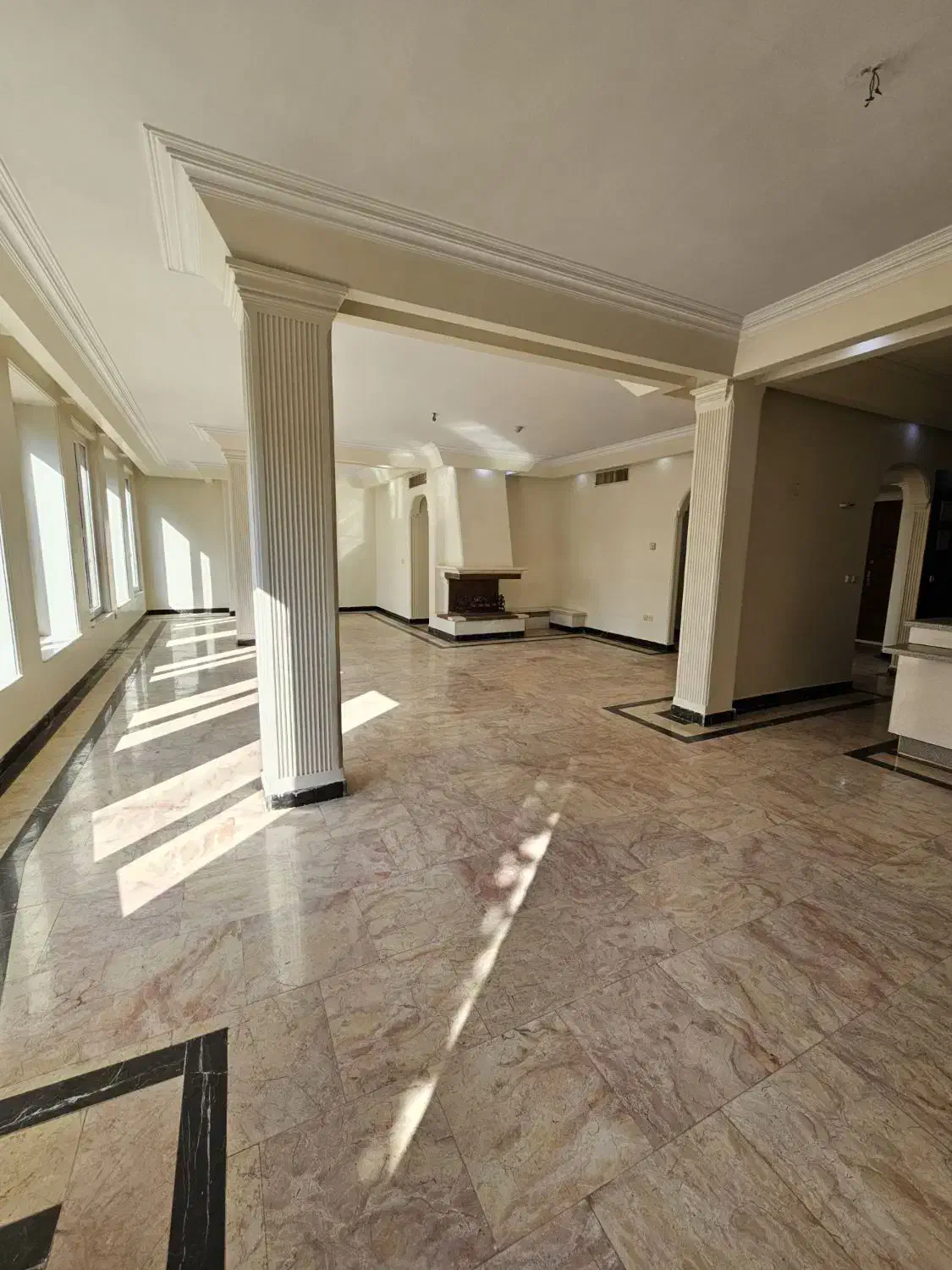 فروش ۱۸۰ متر زعفرانیه رو به آفتاب (کلید در اختیار)|فروش آپارتمان|تهران, زعفرانیه|دیوار