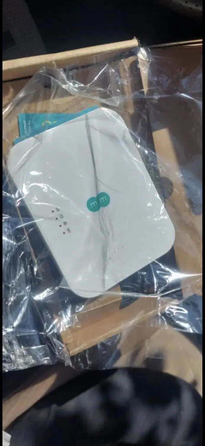 مودم 5G قابل حمل EE QTAD52E|مودم و تجهیزات شبکه|سیرجان, |دیوار
