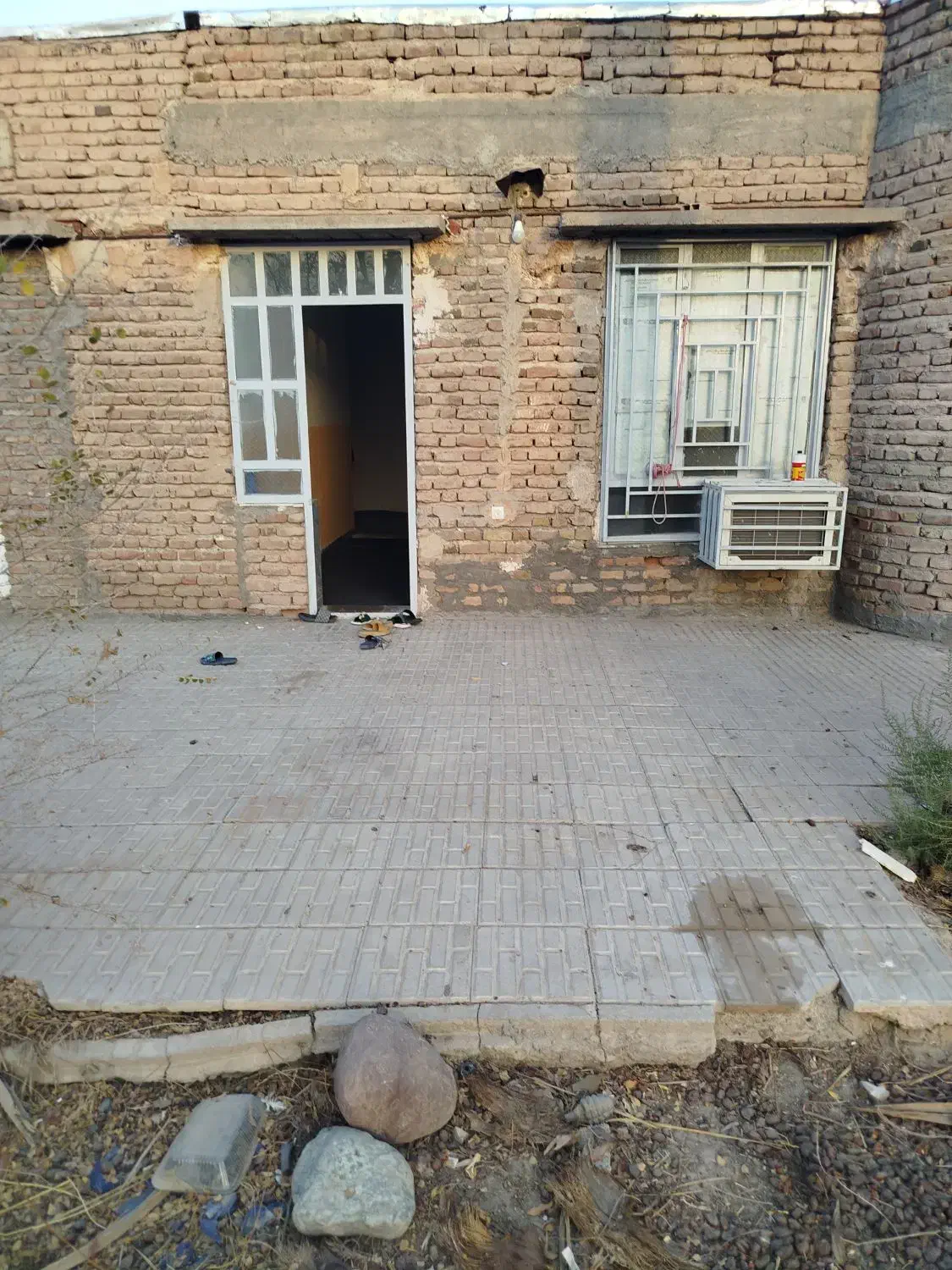 واحد مسکونی رهجرد حال وپزیرایی اجاره داده می شود|اجارهٔ خانه و ویلا|جیرفت, |دیوار