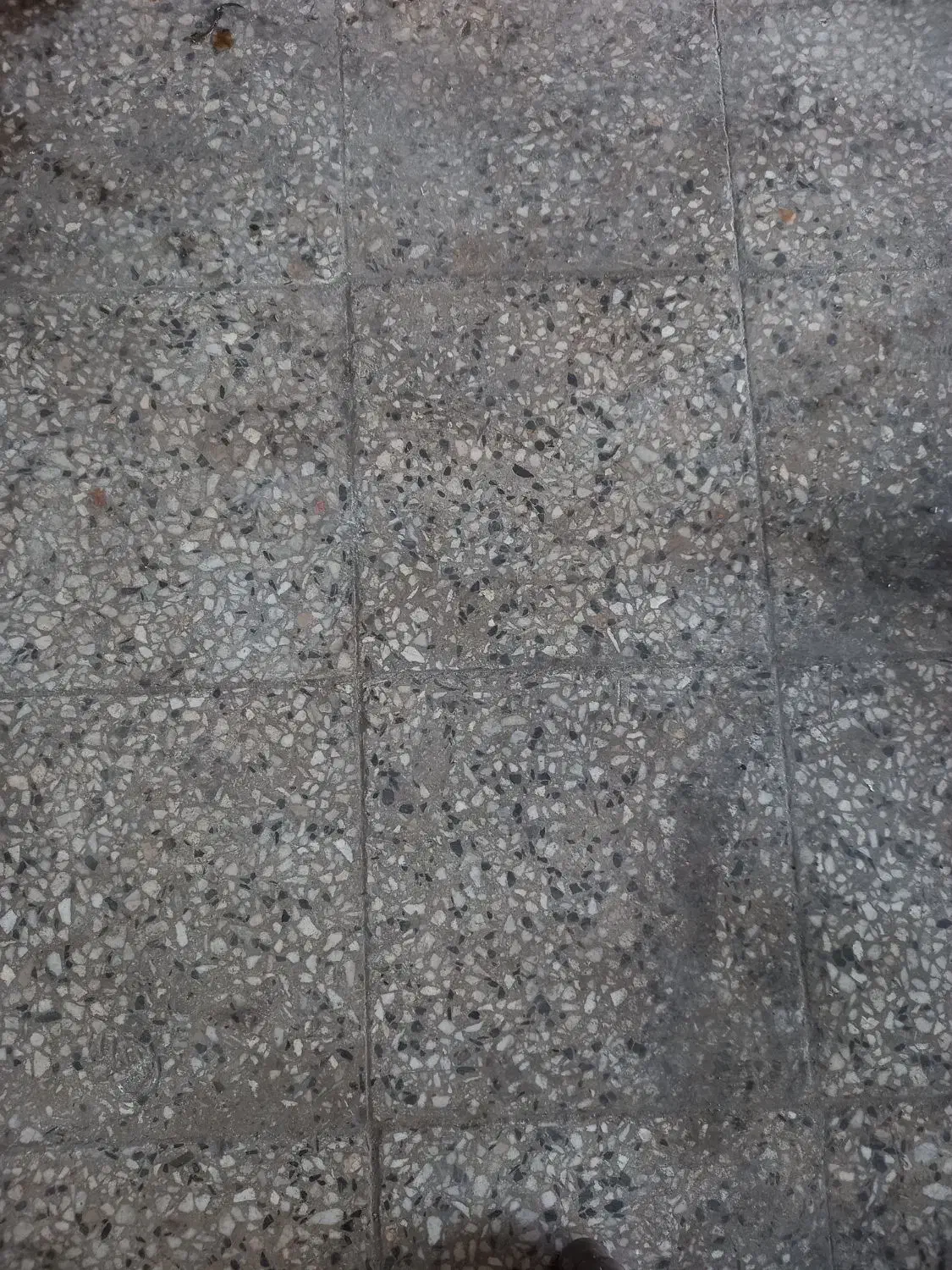 مغازه سی متری داخل گاراژ دور میدان کبوتران|فروش مغازه و غرفه|الیگودرز, |دیوار