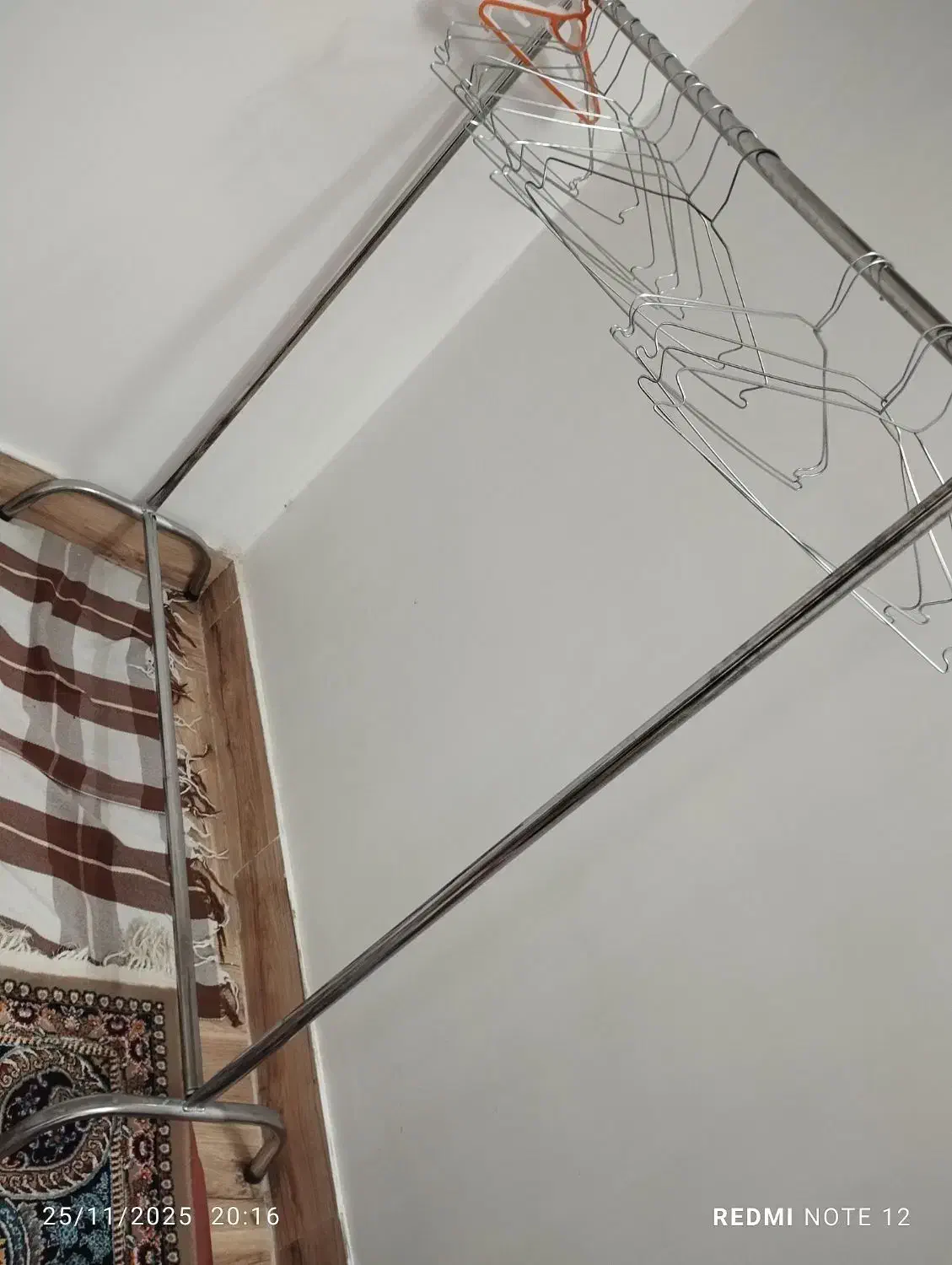 رگال لباس|بندرخت و رختآویز|نیشابور, بنیاد شهید|دیوار