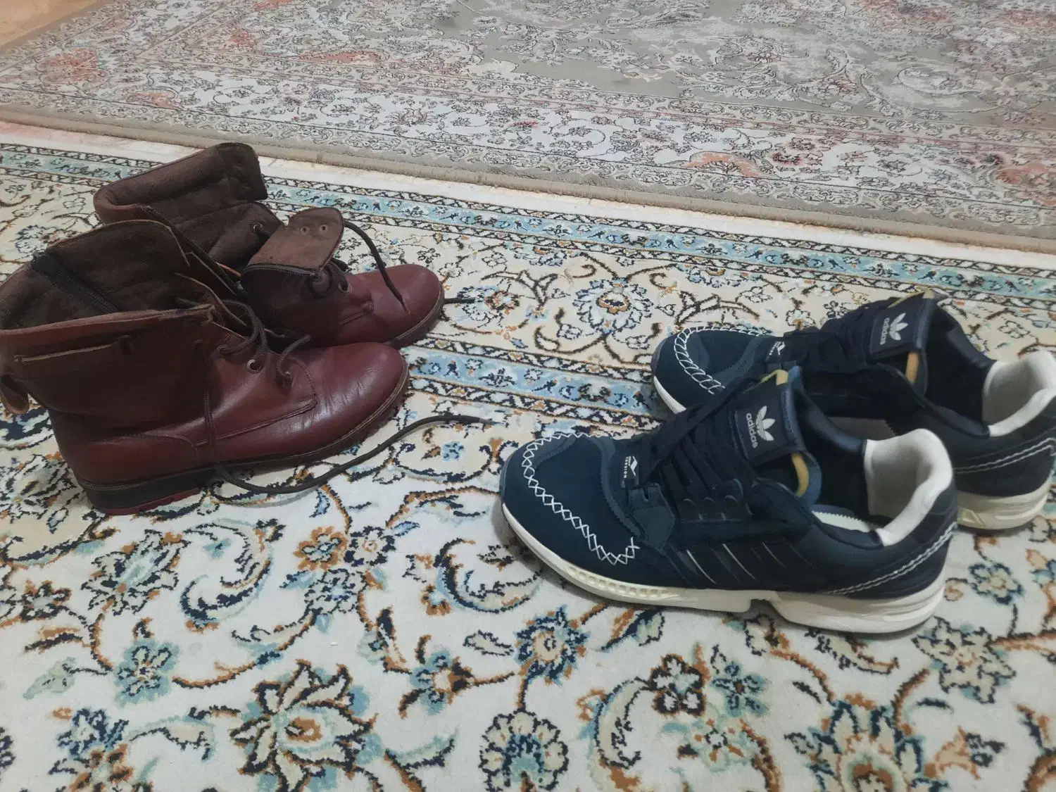 پوتین و کتونی|کیف، کفش، کمربند|بومهن, |دیوار