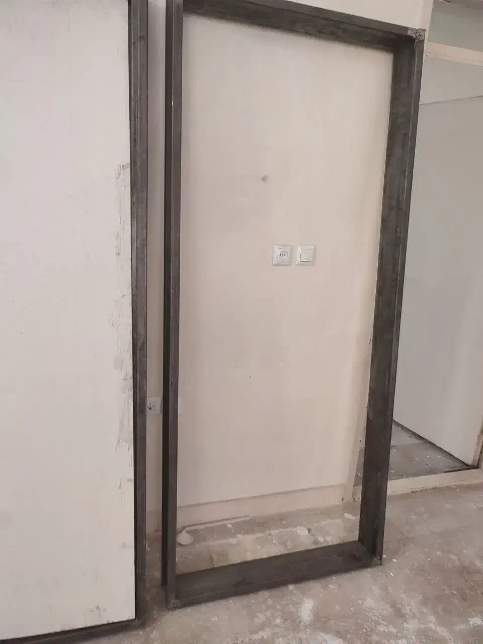 درب چوبی با کف پهن نو|مصالح و تجهیزات ساختمان|قم, باغ شازده|دیوار