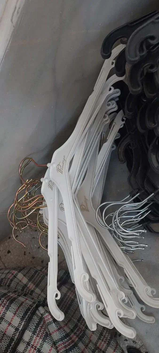 چوب لباسی نو|بندرخت و رختآویز|سبزوار, کوی بهار|دیوار