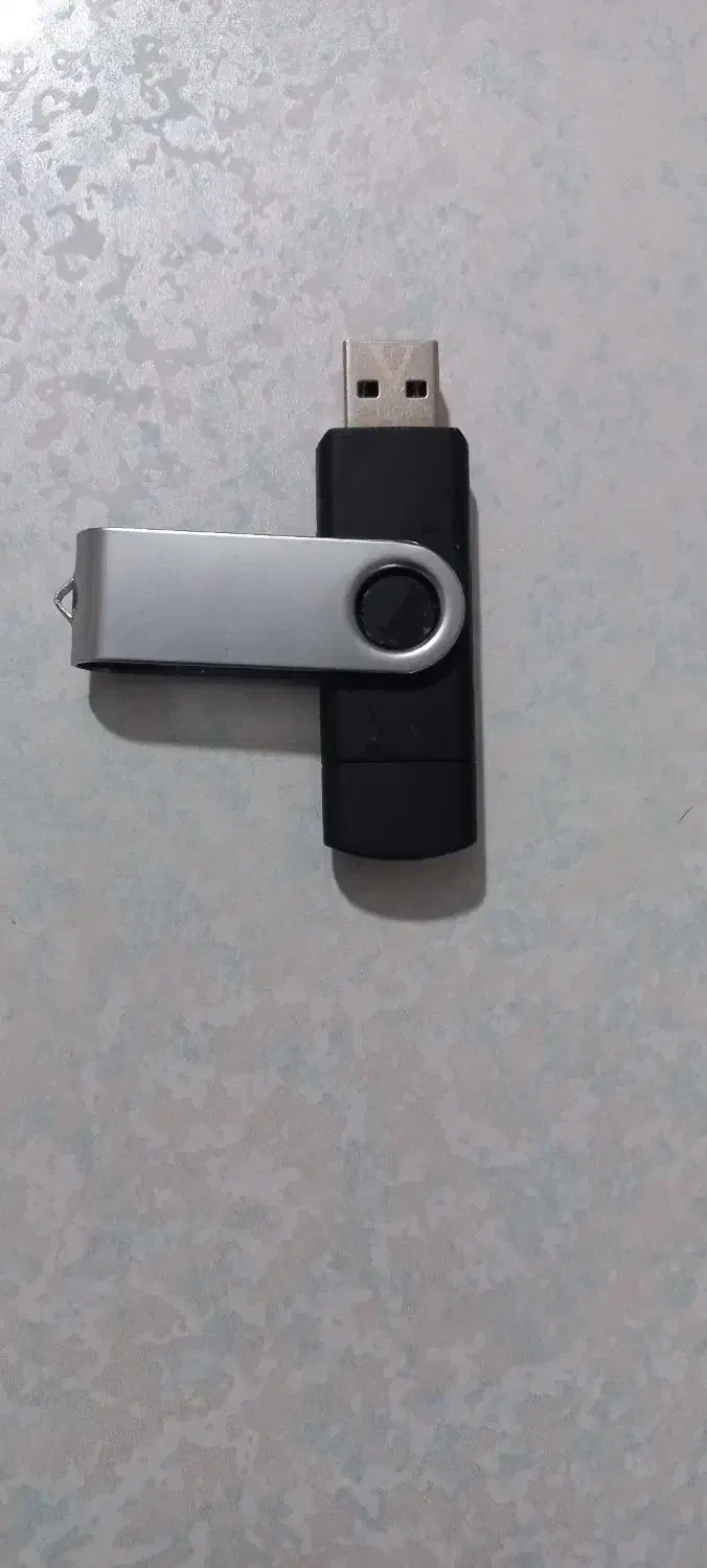 فلش ۱۶گیگ سالم بدون ایراد|قطعات و لوازم جانبی رایانه|خوی, |دیوار