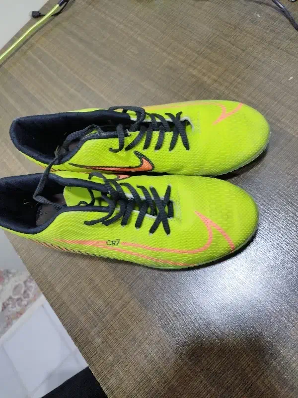 استوک کفش ورزشی|تجهیزات ورزشی|فردیس, فرامرزیه|دیوار