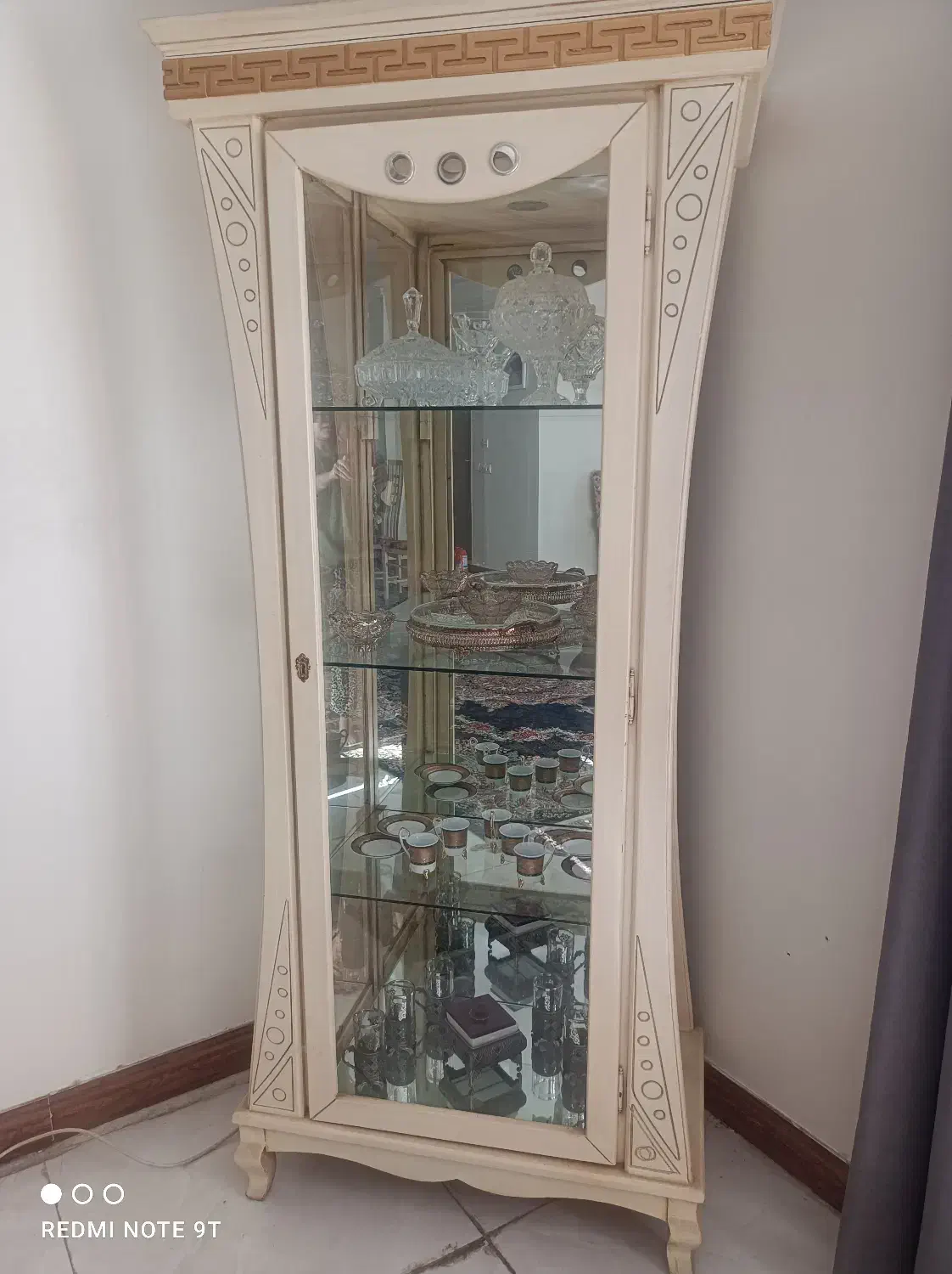 بوفه چوبی در حد نو|بوفه، ویترین، کنسول|ملارد, |دیوار