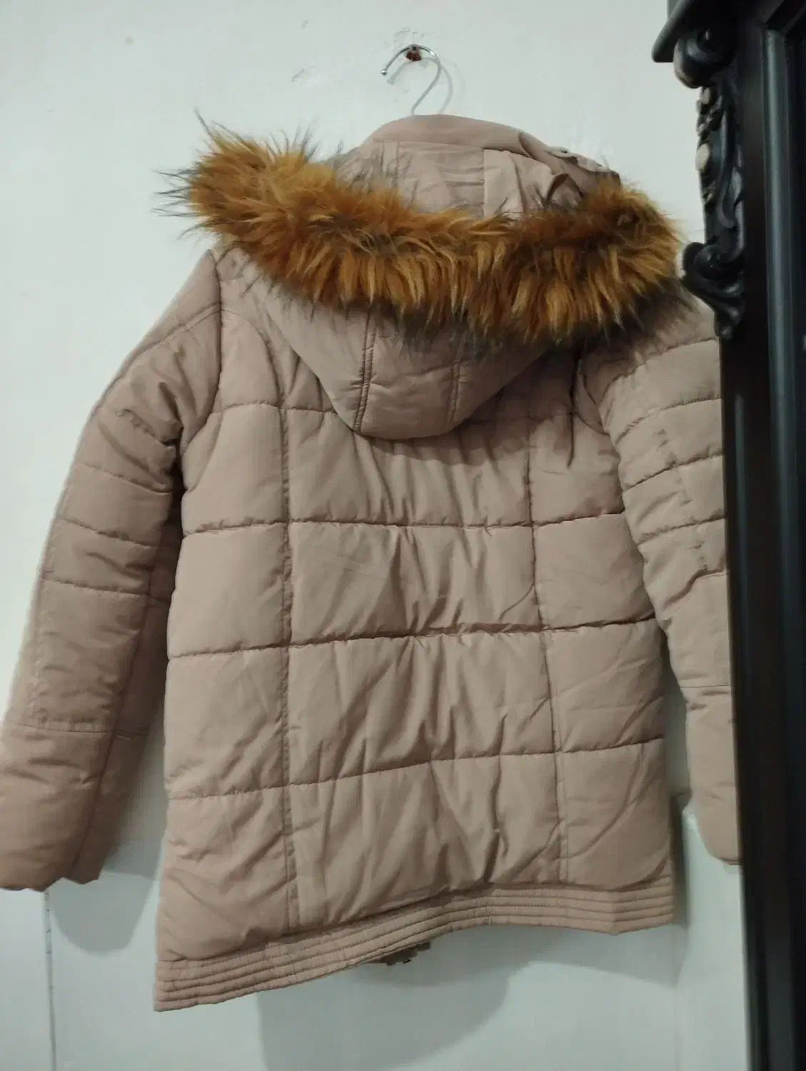 کاپشن|لباس|خوی, |دیوار