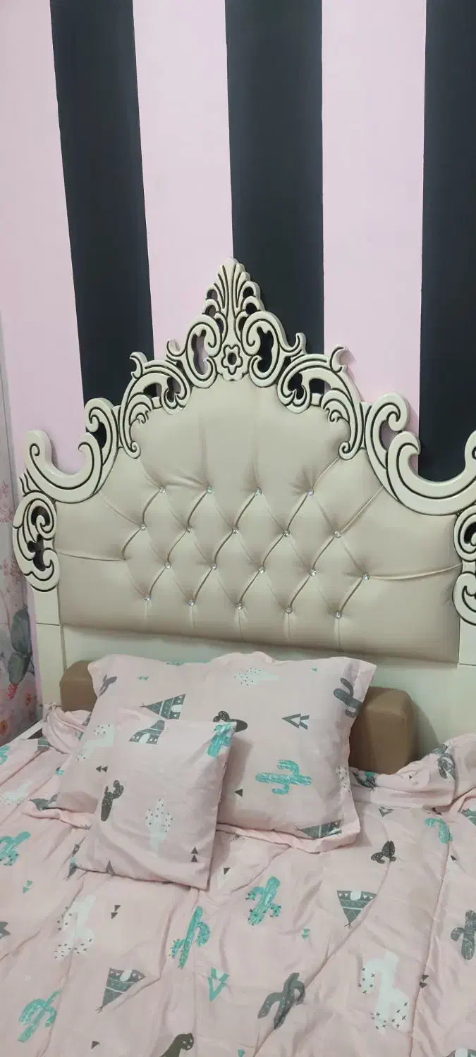 تخت|تخت و سرویس خواب|سبزوار, امام خمینی (ناوی)|دیوار