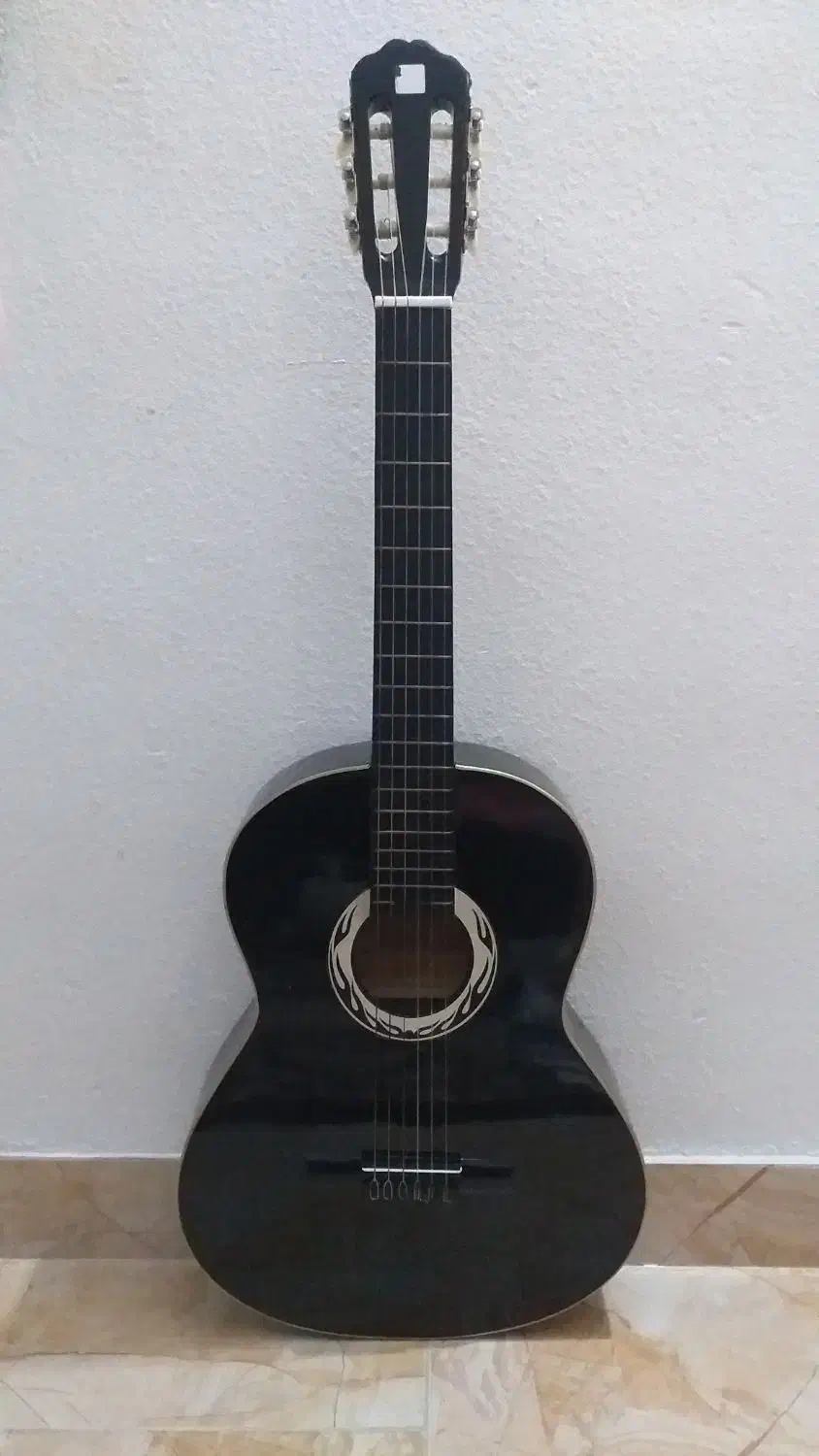 گیتار مشکی سالم نو نو|گیتار، بیس، امپلیفایر|رشت, اسماعیل آباد|دیوار