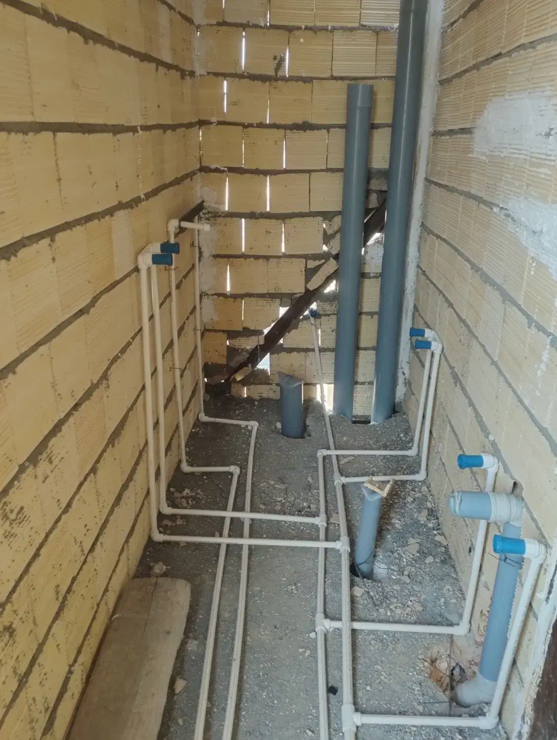 لوله کشی آب و فاضلاب و نصب شیر آلات|خدمات پیشه و مهارت|بومهن, |دیوار