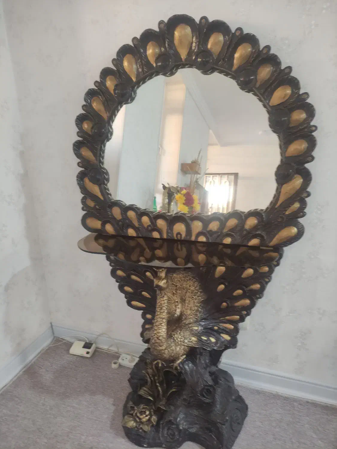 آینه و میز تلویزیون کاملا سالم در حد نو|مبلمان خانگی و میز عسلی|آبدانان, |دیوار