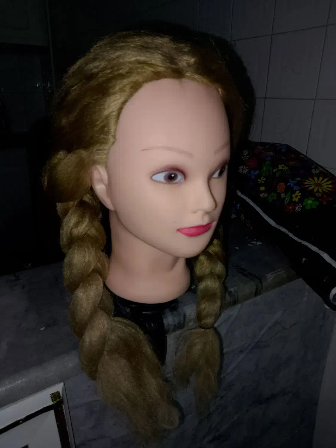 صندلی میکاپ|آرایشگاه و سالنهای زیبایی|قم, تعویض پلاک|دیوار